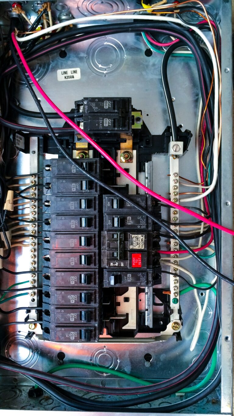 Cuadro eléctrico a medida con disposición vertical
